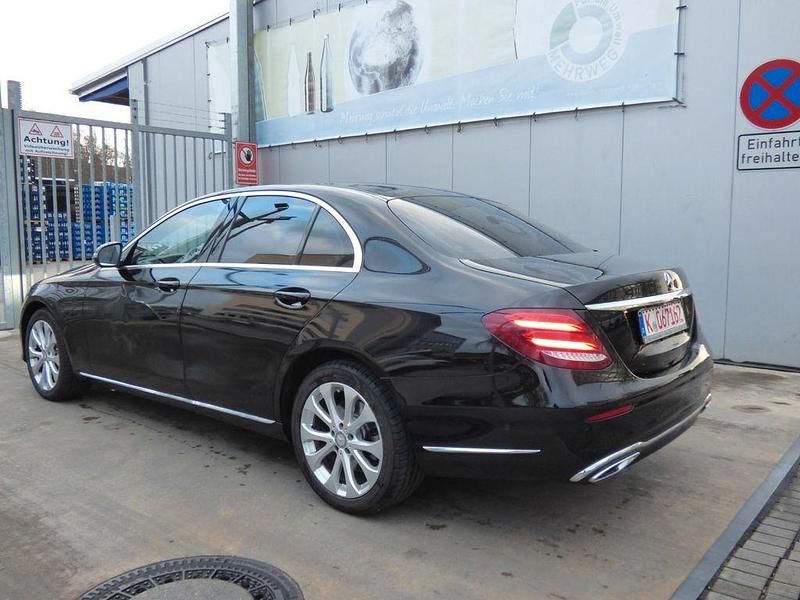 Gebraucht Mercedes E350 258 PS (189 kW) 2016 Schwarz Limousine