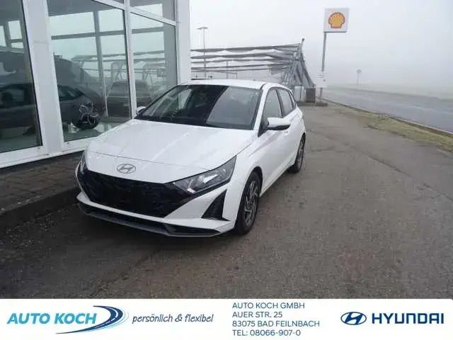 Weiß (atlas white / sol) Neu 2025 Hyundai i20 Trend | 23.790 € (Fairer Preis) - Bild 1/4