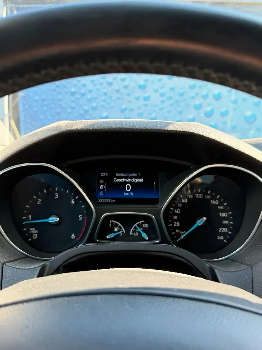 Gebraucht Ford Focus 120 PS (88 kW) 2014 Grau Kleinwagen