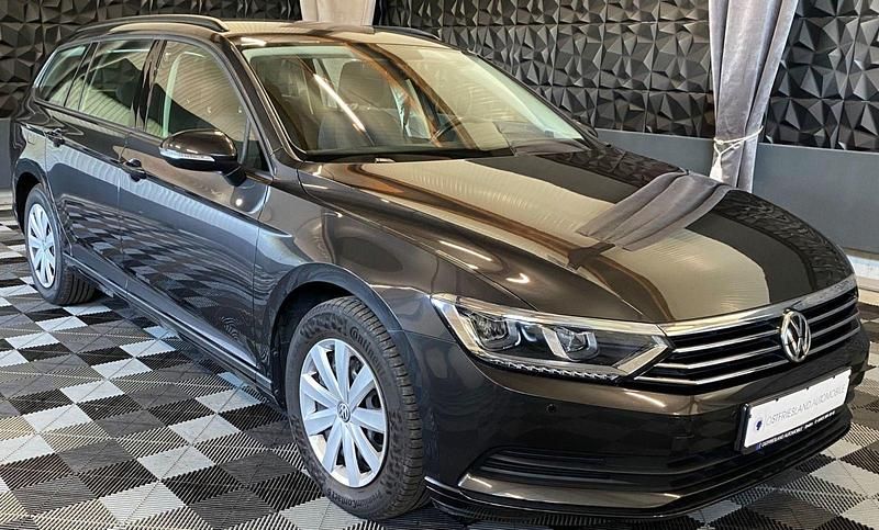 Grau Gebraucht 2019 VW Passat Kombi | 14.980 € (Guter Preis) - Bild 1/3