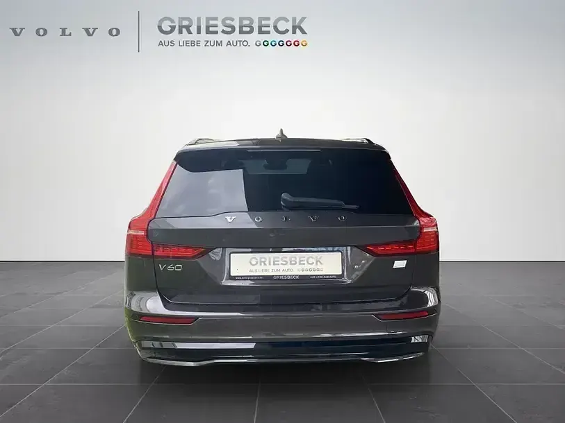 Gebraucht Volvo V60 Plus 455 PS (334 kW) 2023 Platinum grey / metallic Kombi