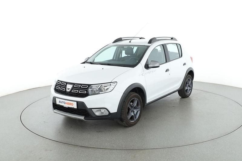 Weiß Gebraucht 2018 Dacia Sandero Celebration Kleinwagen | 9.810 € (Fairer Preis) - Bild 1/3