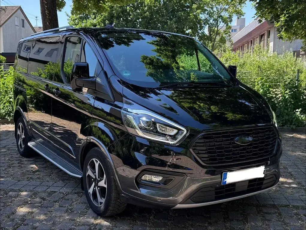 Gebraucht Ford Tourneo Active 131 PS (96 kW) 2022 Schwarz Van / Kleinbus