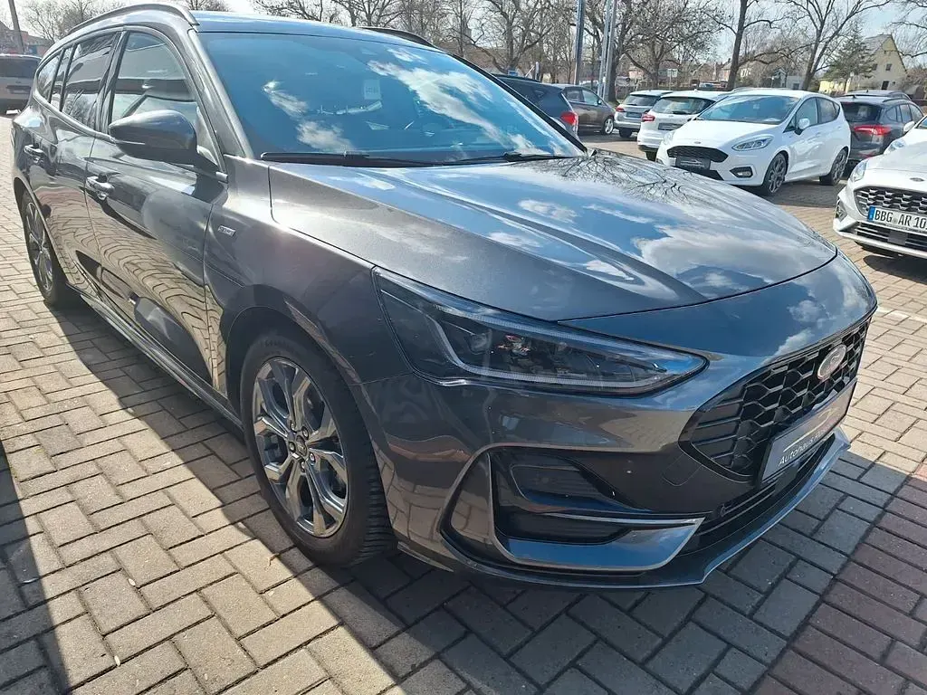 Gebraucht Ford Focus ST-Line X 155 PS (114 kW) 2024 Grau Limousine
