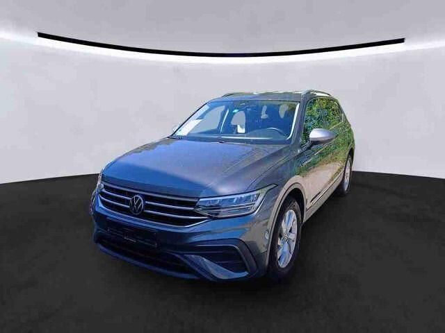 Platinum grey metallic (metallic) Gebraucht 2022 VW Tiguan Allspace Life SUV | 25.490 € (Superpreis) - Bild 1/4