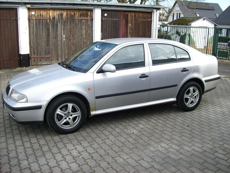 Gebraucht Skoda Octavia 100 PS (73 kW) 1999 Silber Limousine