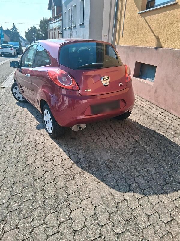 Gebraucht Ford Ka Titanium 75 PS (55 kW) 2010 Rot Kleinwagen