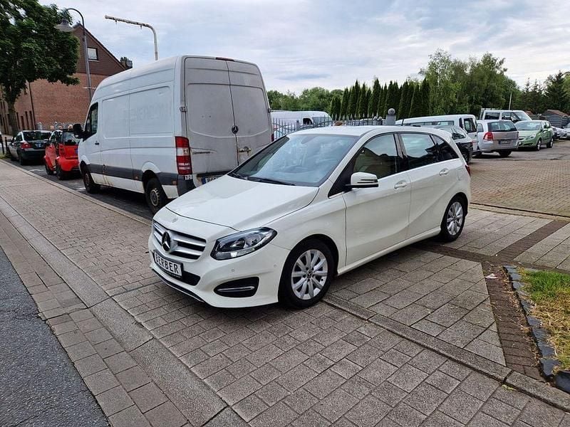 Gebraucht Mercedes B180 109 PS (80 kW) 2017 Weiß Van / Kleinbus