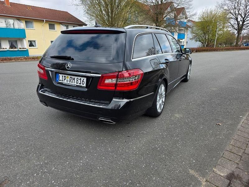 Gebraucht Mercedes E350 Avantgarde 265 PS (194 kW) 2011 Schwarz Limousine