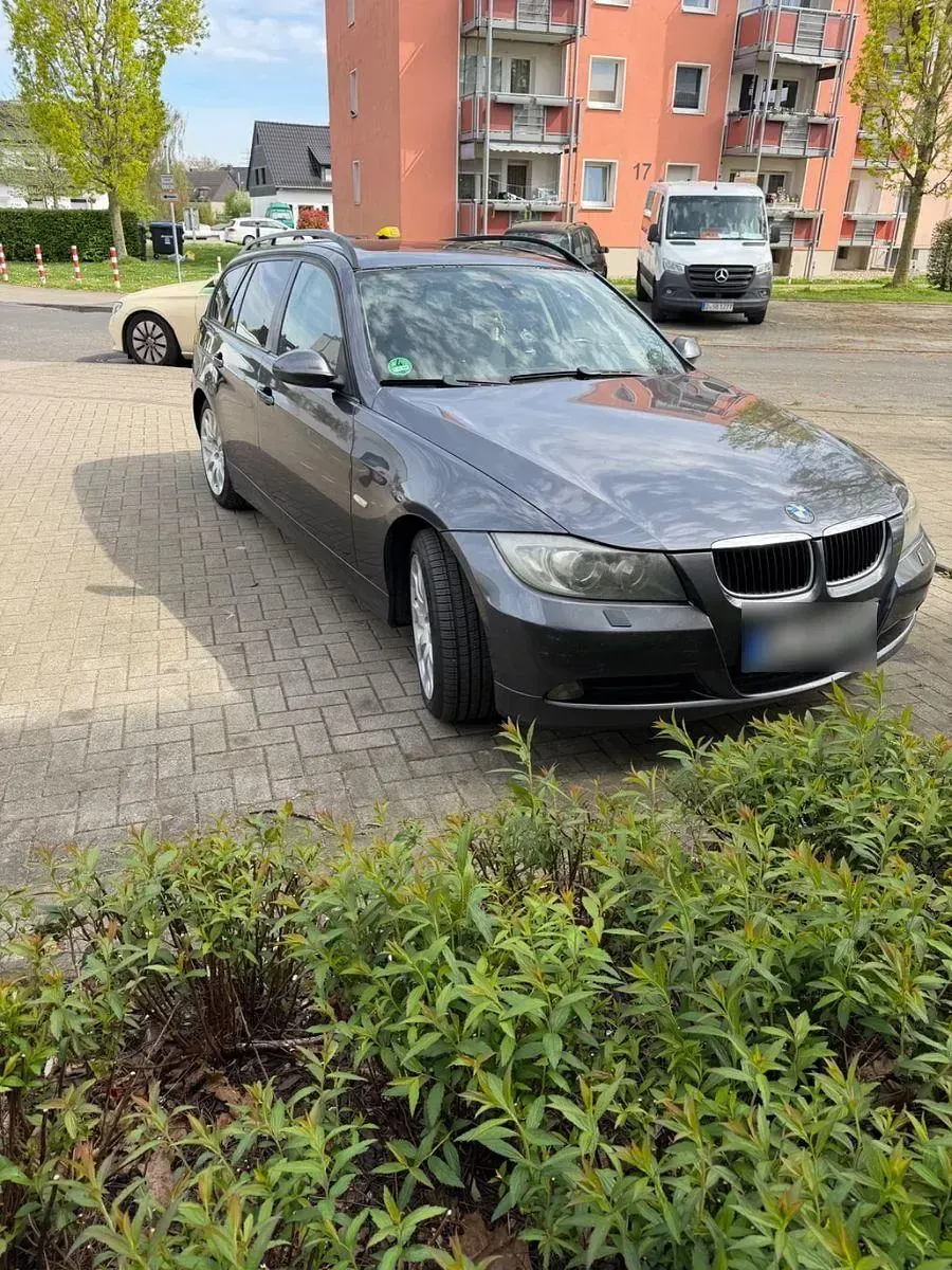 Gebraucht BMW 320 163 PS (119 kW) 2006 Grau Kombi
