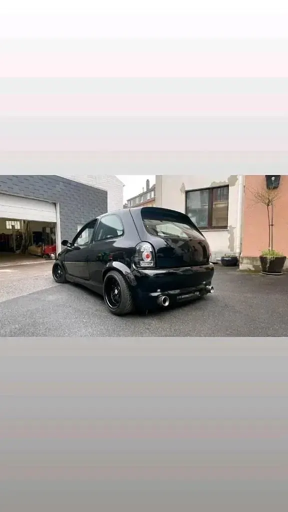 Second-hand Opel Corsa 90 CP (66 kW) 1995 Negru Hatchback