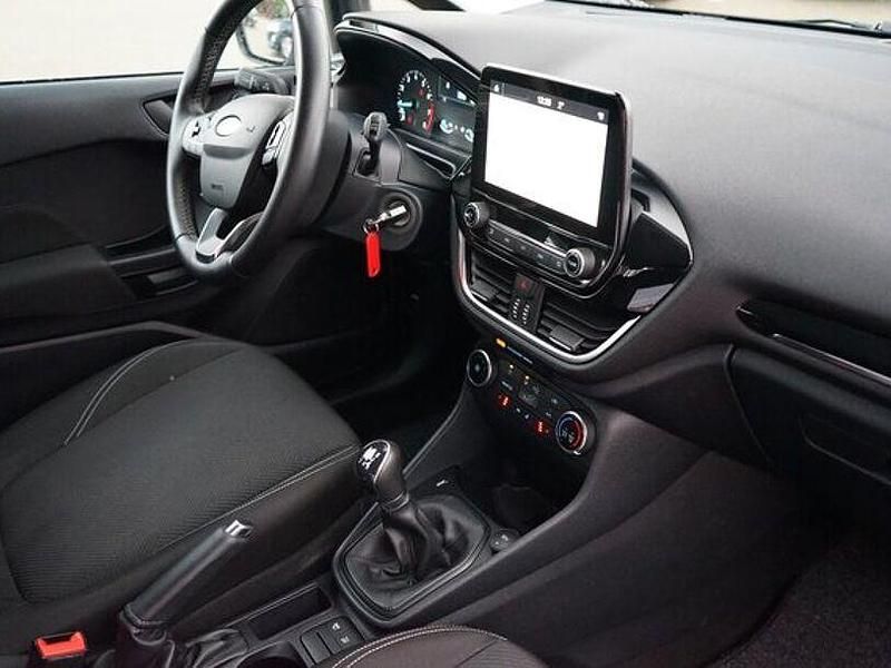 Gebraucht Ford Fiesta Cool & Connect 75 PS (55 kW) 2022 Weiß Limousine