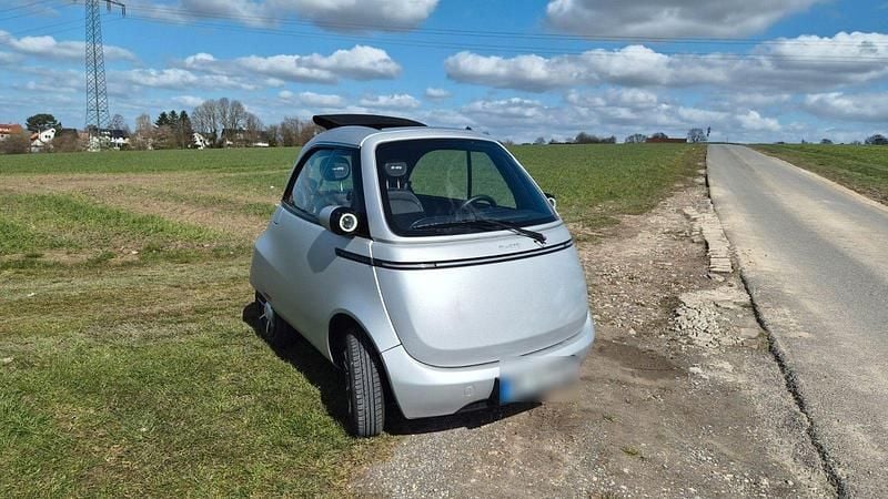 Usado Micro Microlino 13 kW (18 HP) 2024 Prateado Citadino