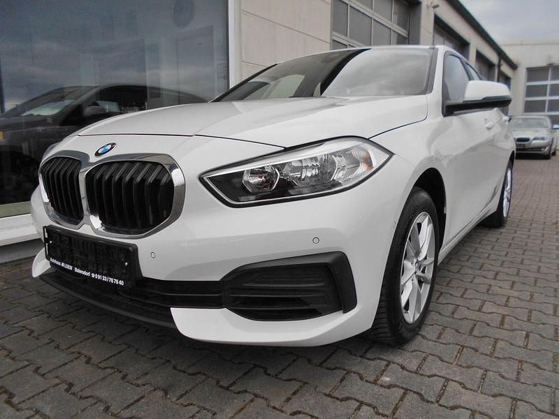 Weiß Gebraucht 2022 BMW 116 Kleinwagen | 17.700 € (Guter Preis) - Bild 1/4