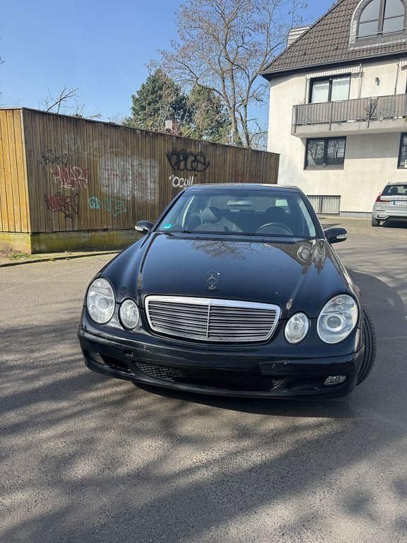 Gebraucht Mercedes E220 150 PS (110 kW) 2002 Schwarz Limousine