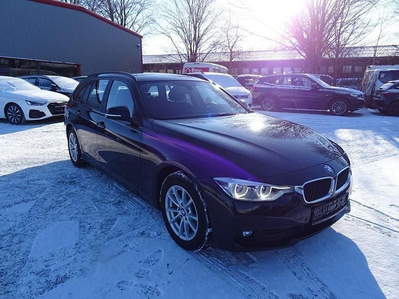 Gebraucht BMW 318 Sport Line 150 PS (110 kW) 2019 Black sapphire metallic Kombi