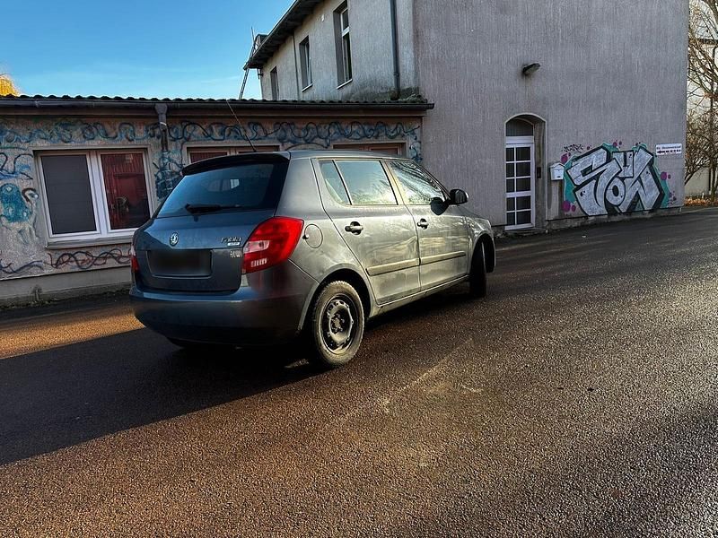 Gebraucht Skoda Fabia 69 PS (50 kW) 2010 Grau Limousine