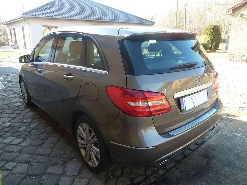 Gebraucht Mercedes B200 156 PS (114 kW) 2012 Grau Van / Kleinbus