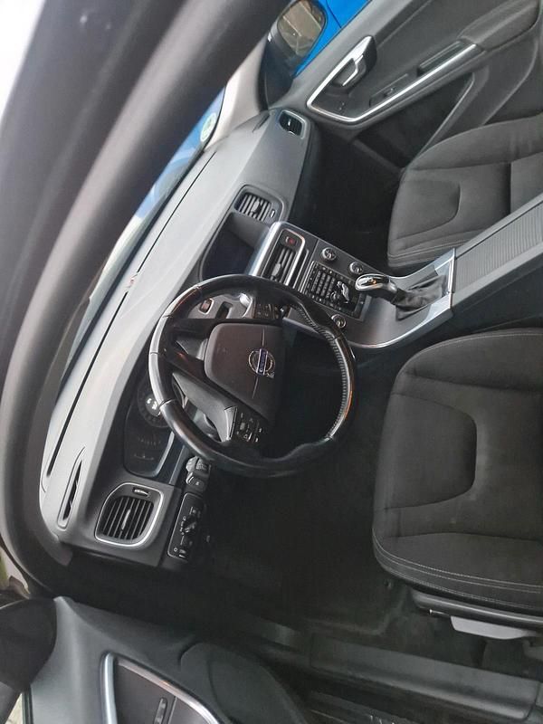 Schwarz Gebraucht 2014 Volvo S60 Kinetic Limousine | 7.500 € - Bild 1/4