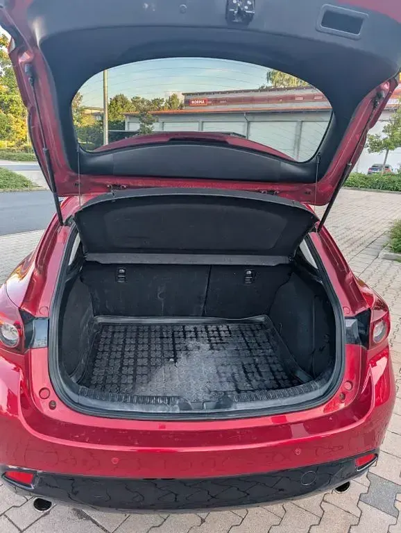 Gebraucht Mazda 3 120 PS (88 kW) 2015 Rot Limousine