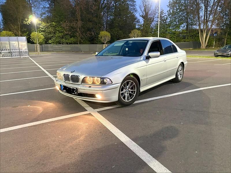 Second-hand BMW 525 163 CP (119 kW) 2002 Argintiu Berlinǎ