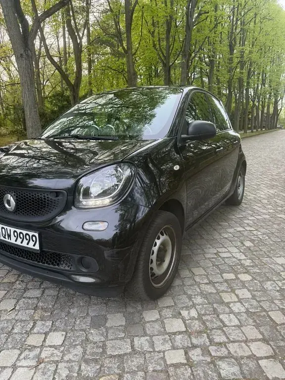 Używany Smart ForFour Basis 71 KM (52 kW) 2019 Czarny Hatchback