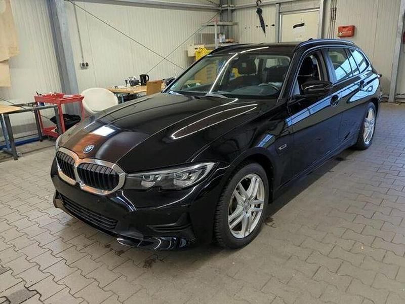 Gebraucht BMW 330e Advantage 252 PS (185 kW) 2022 Schwarz Limousine