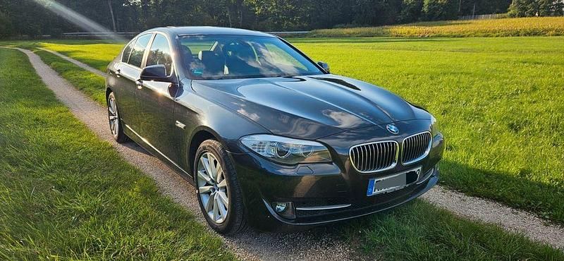 Schwarz Gebraucht 2011 BMW 523 Limousine | 13.700 € (Fairer Preis) - Bild 1/4