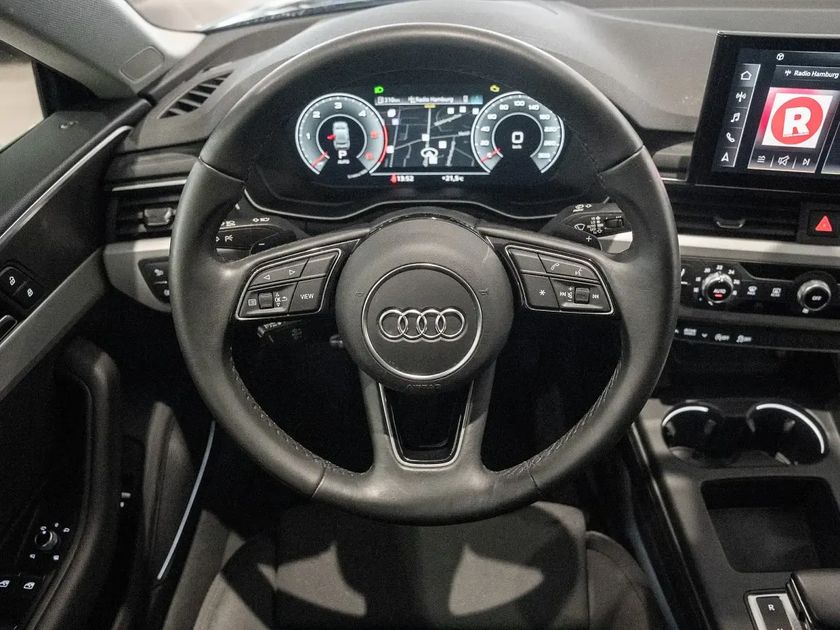 Gebraucht Audi A5 Sportback Ambiente 204 PS (150 kW) 2023 Schwarz / brillantschwarz Kleinwagen