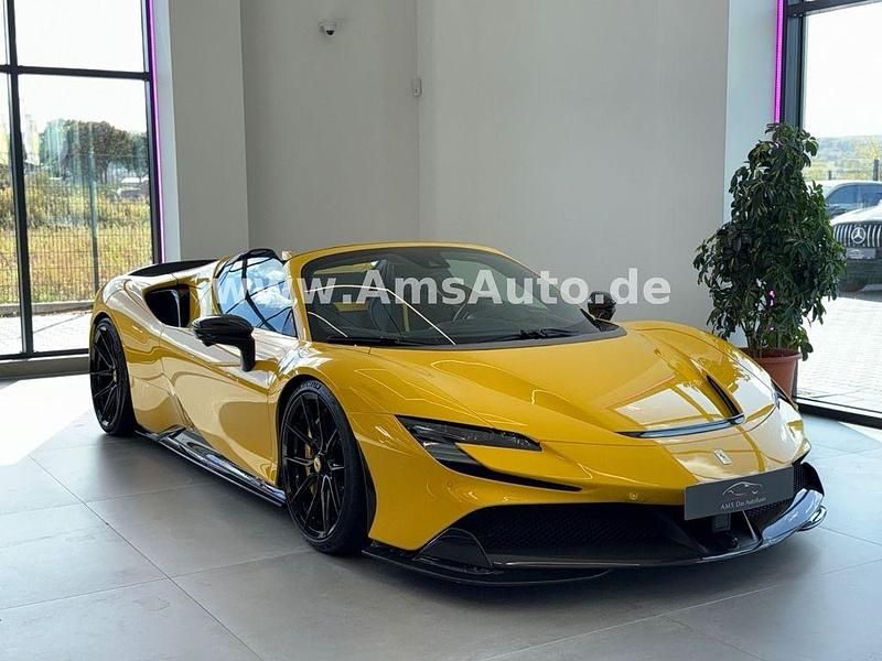 Gelb Gebraucht 2024 Ferrari SF90 Cabrio | 599.950 € - Bild 1/4