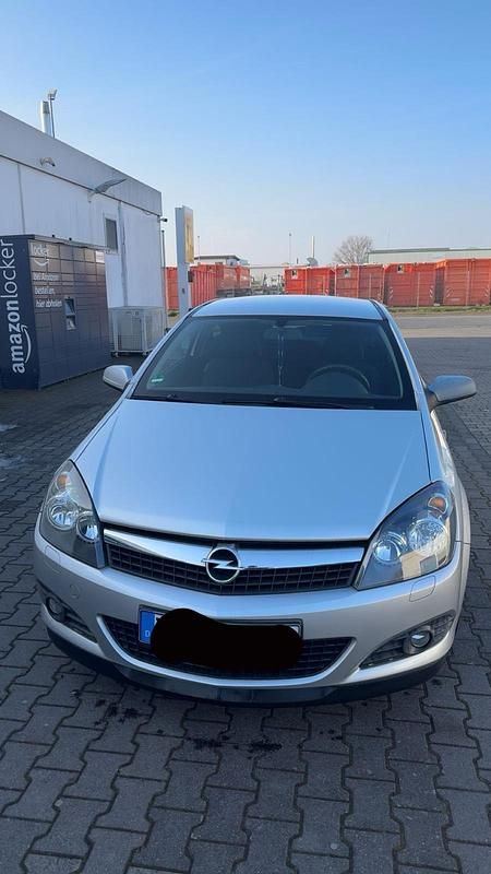 Silber Gebraucht 2009 Opel Astra GTC Edition Coupé | 4.000 € (Fairer Preis) - Bild 1/4