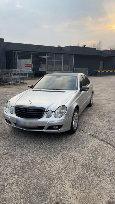 Silber Gebraucht 2006 Mercedes E220 Limousine | 3.499 € (Superpreis) - Bild 1/4