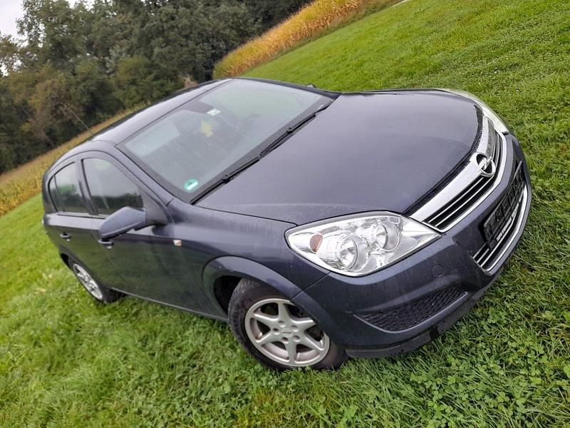 Blau Gebraucht 2009 Opel Astra Limousine | 700 € (Guter Preis) - Bild 1/4
