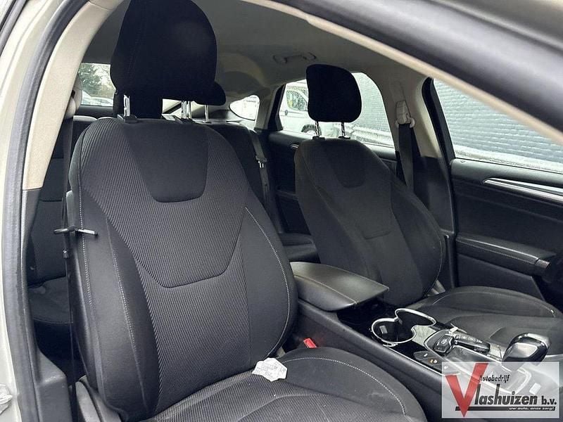 Gebraucht Ford Mondeo Titanium 160 PS (117 kW) 2015 Grau Limousine