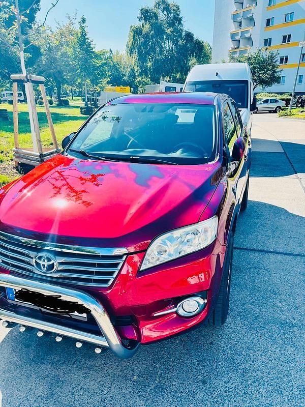 Rot Gebraucht 2011 Toyota RAV4 SUV | 12.850 € (Teuer) - Bild 1/4