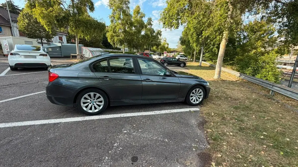 Gebraucht BMW 316 Sport Line 116 PS (85 kW) 2015 Grau Limousine
