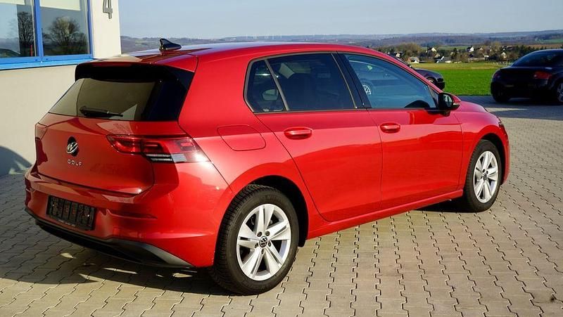 Gebraucht VW Golf VIII 131 PS (96 kW) 2021 Rot Limousine