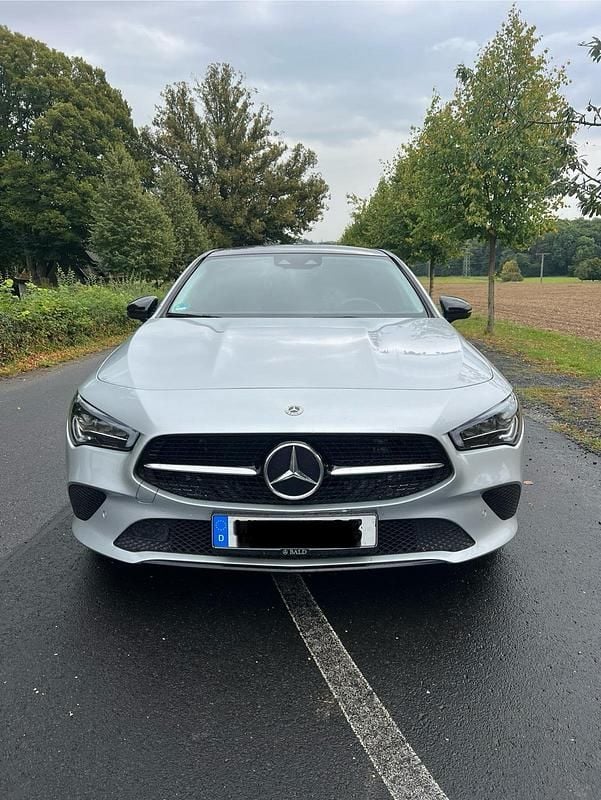 Silber Gebraucht 2023 Mercedes CLA220 Limousine | 27.500 € (Guter Preis) - Bild 1/4