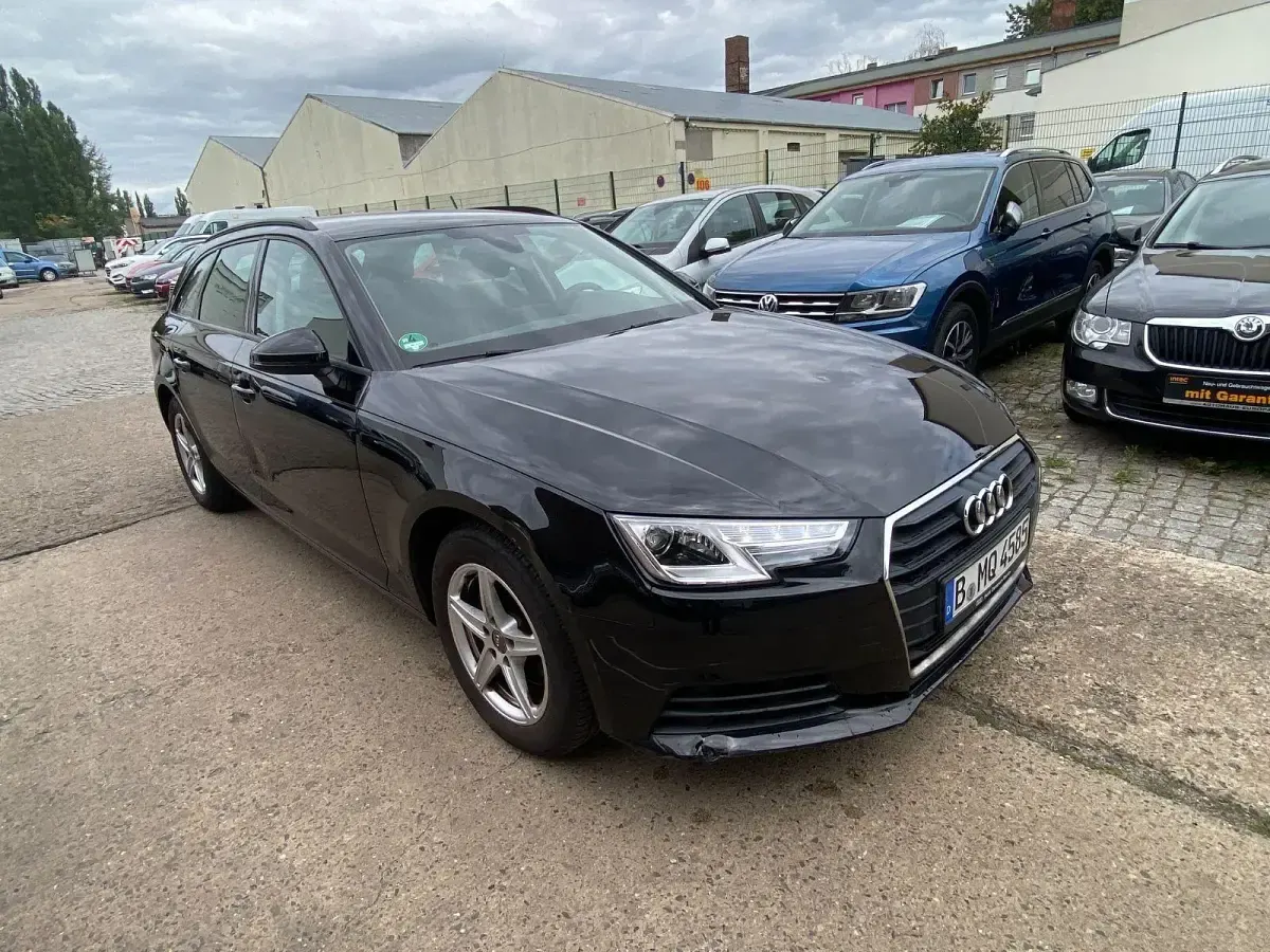 Gebraucht Audi A4 Basis 150 PS (110 kW) 2018 Schwarz Kombi