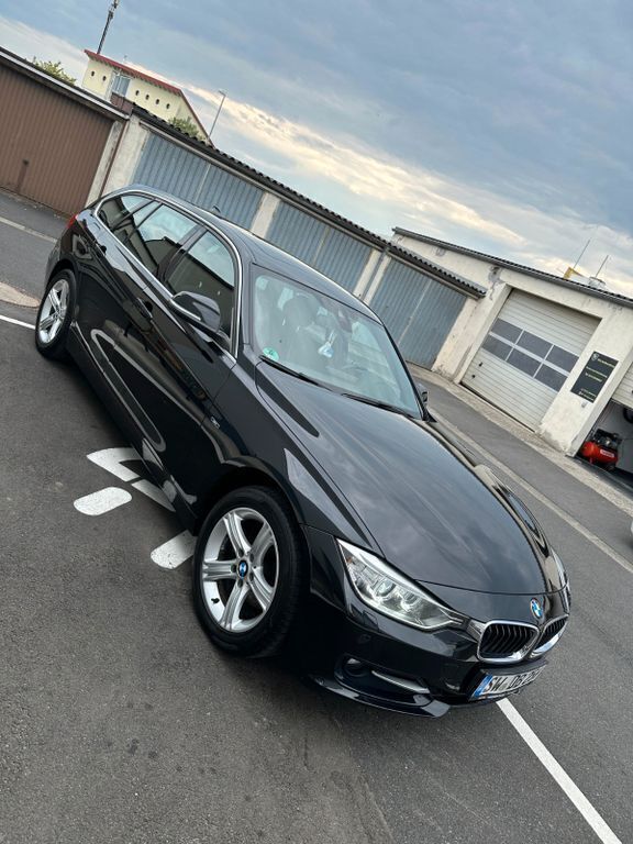 Schwarz Gebraucht 2013 BMW 320 Sport Line Kombi | 8.650 € (Guter Preis) - Bild 1/4