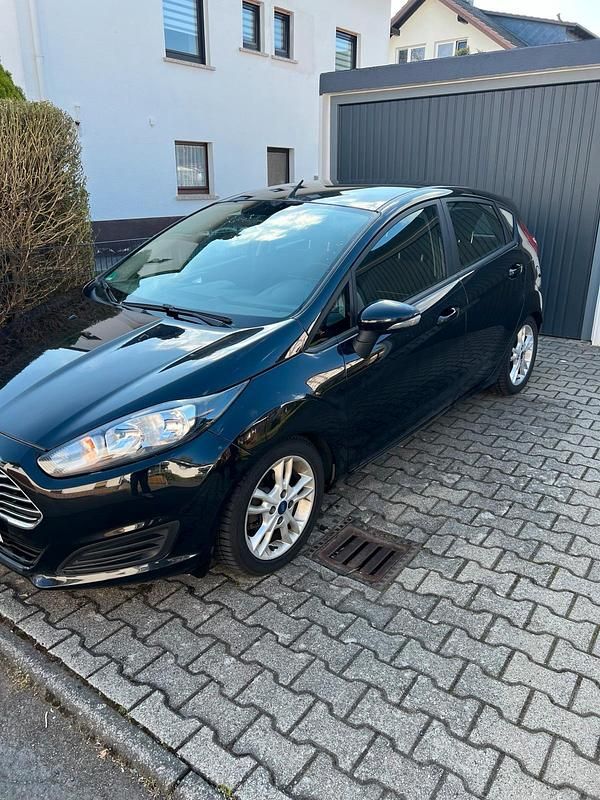Gebraucht Ford Fiesta 75 PS (55 kW) 2014 Schwarz Kleinwagen