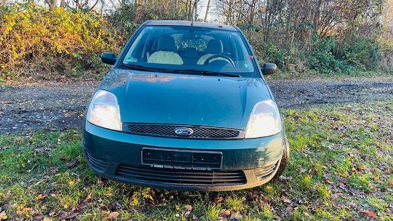 Grün Gebraucht 2002 Ford Fiesta Ambiente Kleinwagen | 699 € (Superpreis) - Bild 1/4