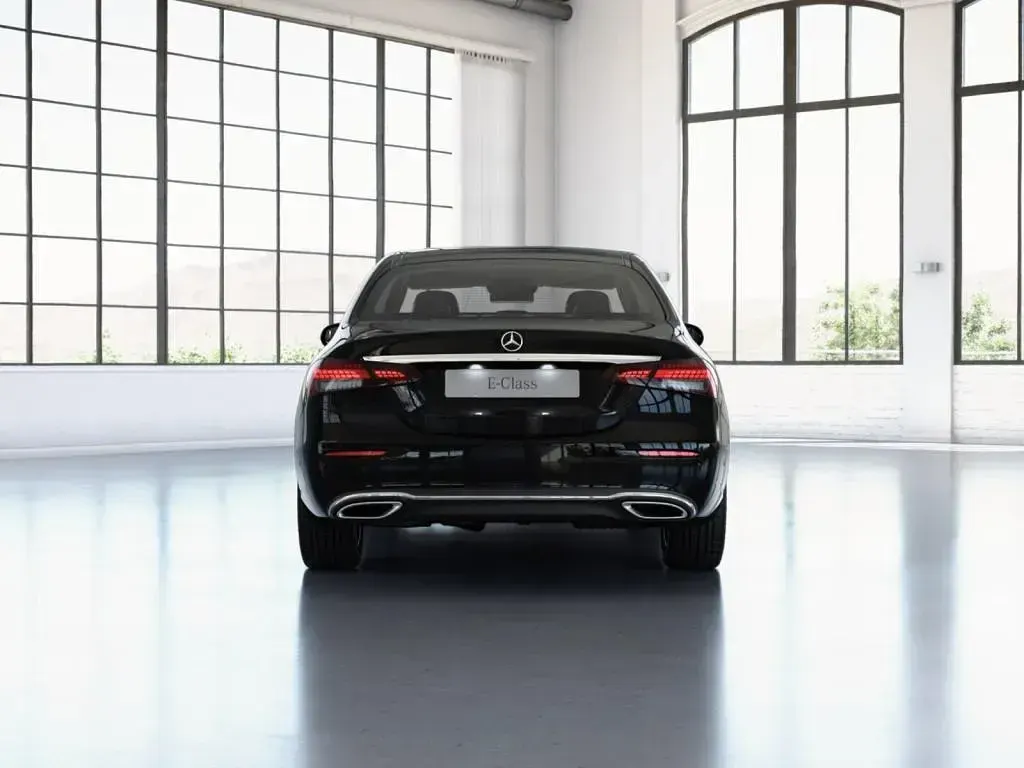 Gebraucht Mercedes E220 Exclusive 200 PS (147 kW) 2023 Unilack schwarz Limousine