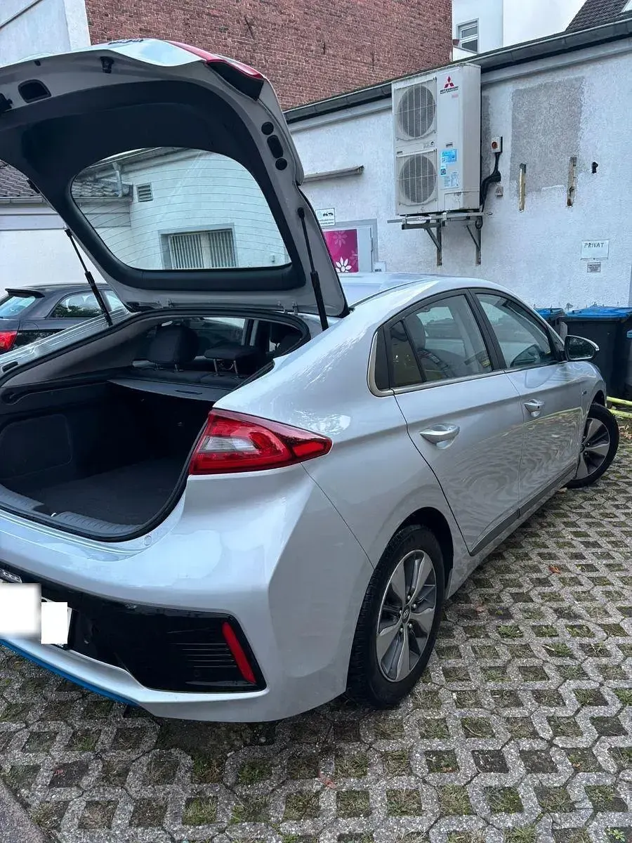 Gebraucht Hyundai Ioniq Style 105 PS (77 kW) 2019 Silber Kleinwagen