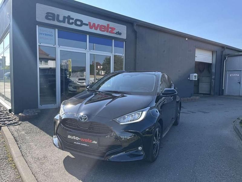 Mysticschwarz mica Neu 2025 Toyota Yaris Hybrid Kleinwagen | 24.890 € (Fairer Preis) - Bild 1/4