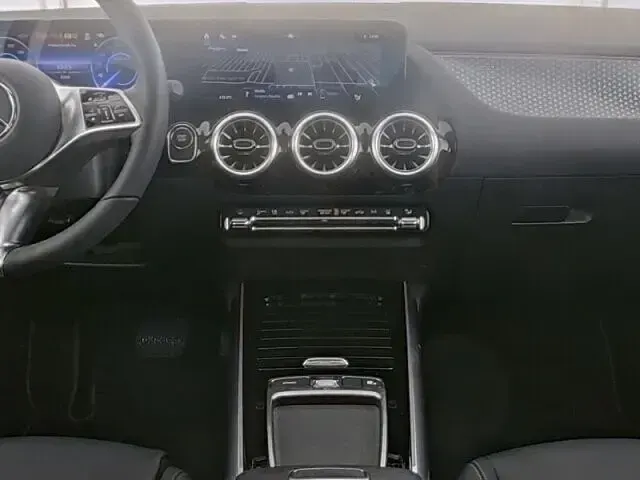 Gebraucht Mercedes EQA250 139 kW (190 PS) 2025 Metalliclack kosmosschwarz SUV