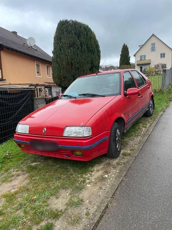 Second-hand Renault 19 73 CP (53 kW) 1992 Roșu Berlinǎ