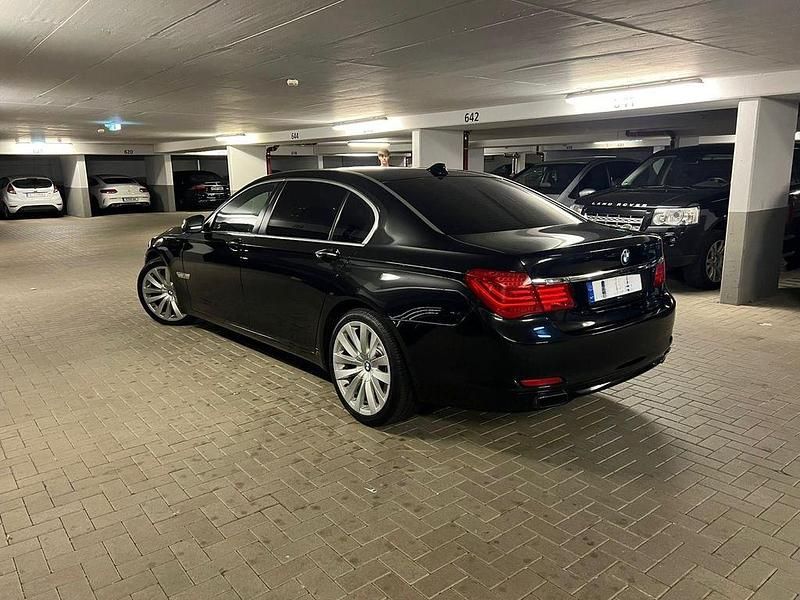 Schwarz Gebraucht 2009 BMW 750L Performance Limousine | 17.000 € (Etwas zu teuer) - Bild 1/4