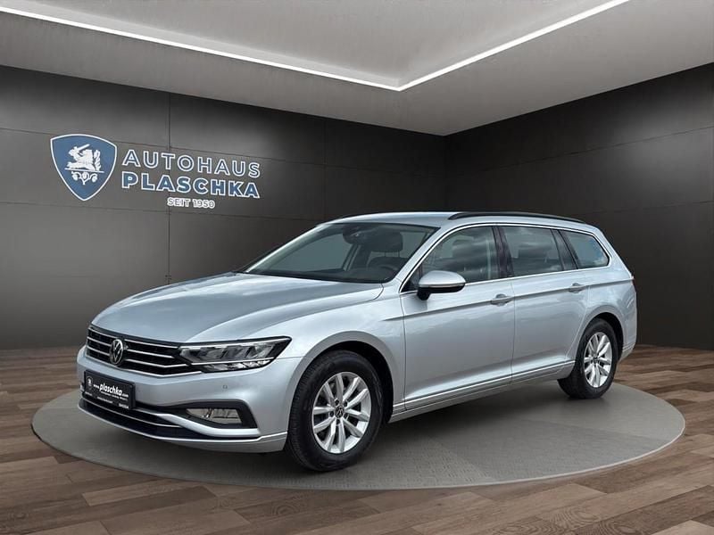 Scale silver (silber) Gebraucht 2022 VW Passat Kombi | 22.949 € (Guter Preis) - Bild 1/4