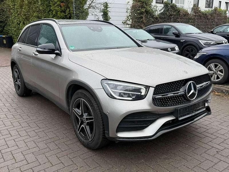 Mojavesilber Gebraucht 2020 Mercedes GLC200 AMG line SUV | 33.300 € (Fairer Preis) - Bild 1/4